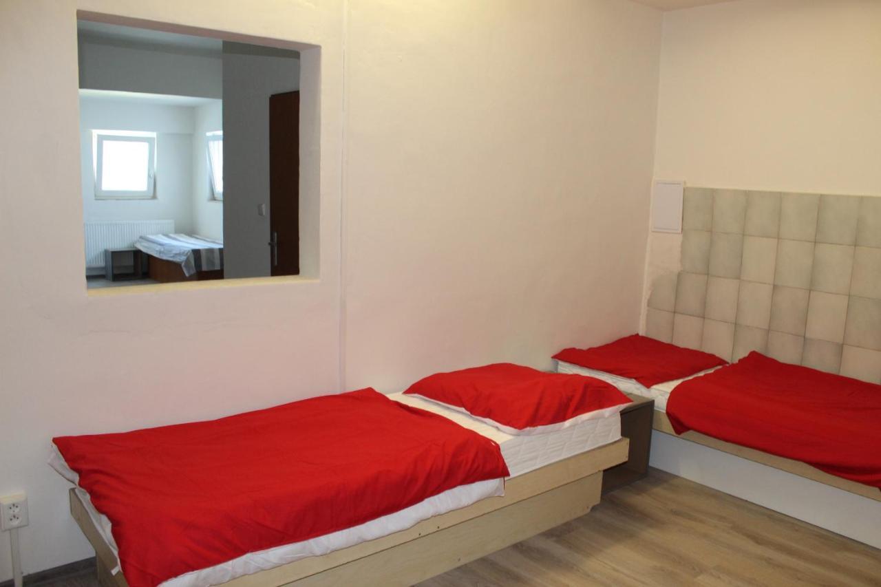 Dusan Apartments Orlová エクステリア 写真